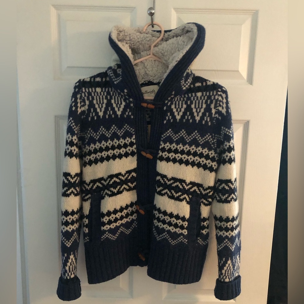 Aztec Lambswool Toggle wooden buttons with hood and Sherpa lined knit sw…